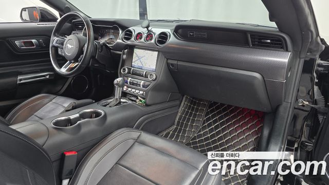 Ford Mustang — interior