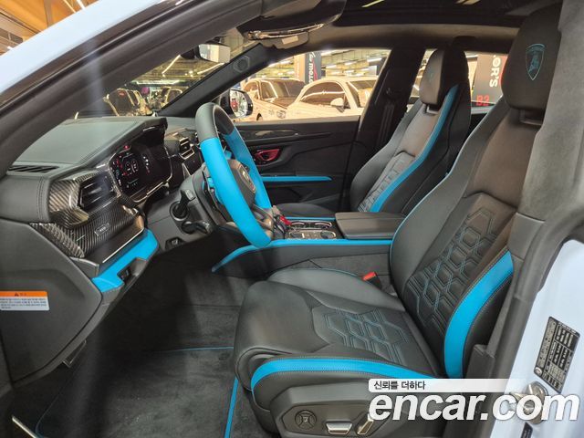 Lamborghini Urus — interior