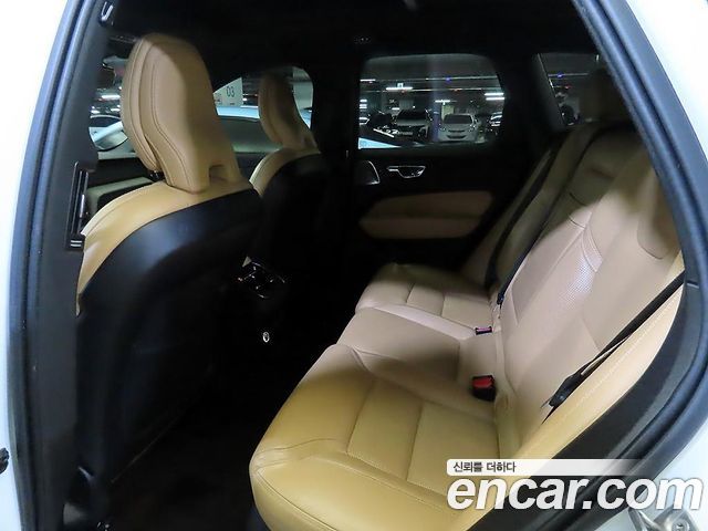 Volvo XC60 — interior