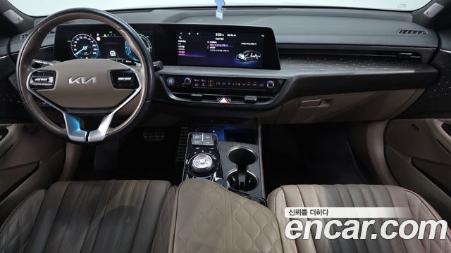 Kia K8 — interior