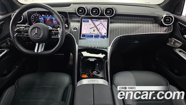 Mercedes-Benz GLC-Class — interior