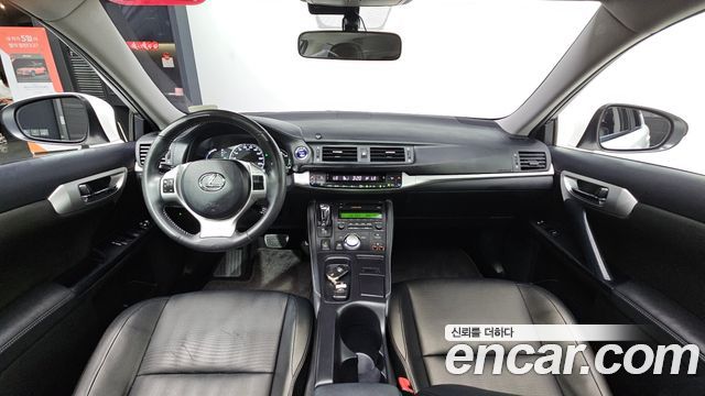 Lexus CT200h — interior