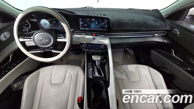 Hyundai Avante — interior