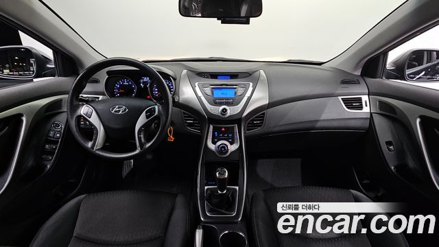 Hyundai Avante — interior