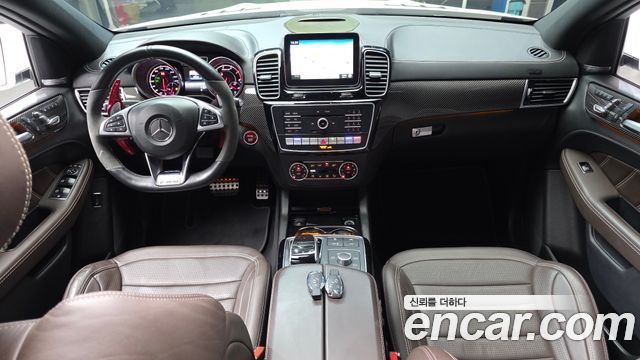 Mercedes-Benz GLE-Class — interior