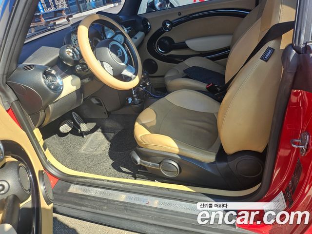 MINI Cooper Convertible — interior