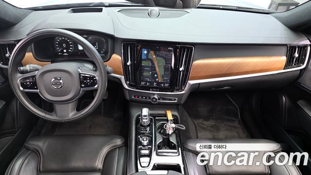 Volvo S90 — interior