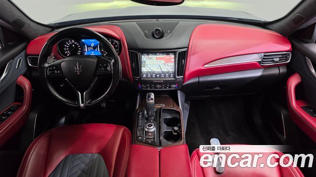 Maserati Levante — interior