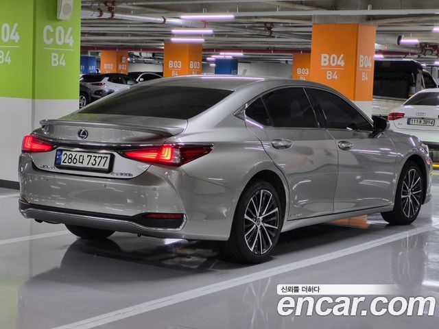 Lexus ES — exterior