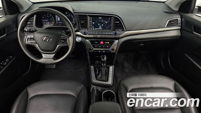 Hyundai Avante — interior
