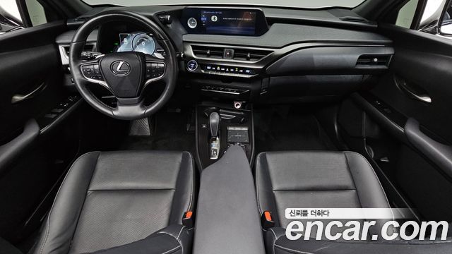 Lexus UX — interior