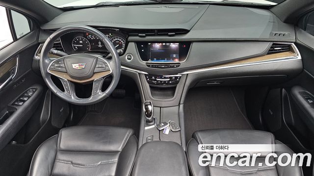 Cadillac XT5 — interior