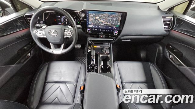 Lexus NX — interior