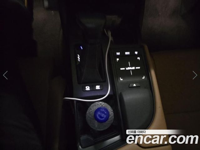 Lexus ES — interior