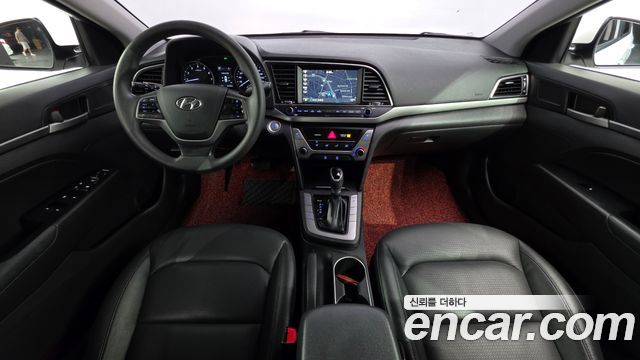 Hyundai Avante — interior