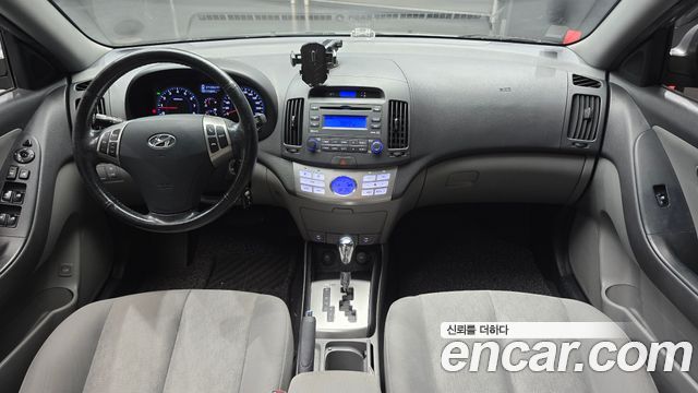 Hyundai Avante — interior