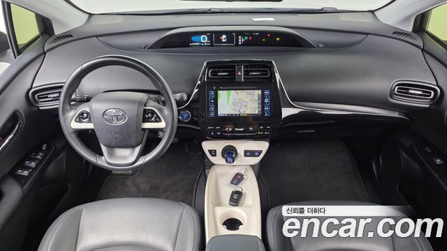 Toyota Prius — interior