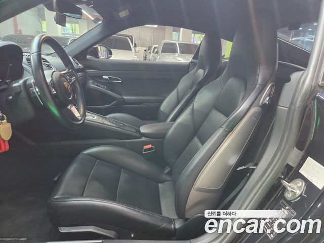 Porsche 718 — interior