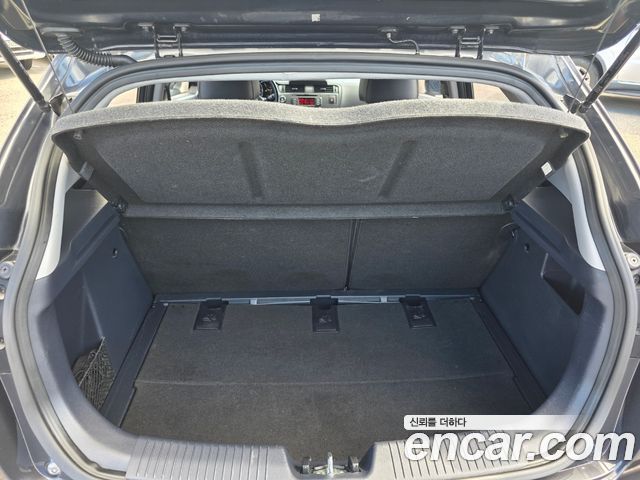 Kia Pride — interior
