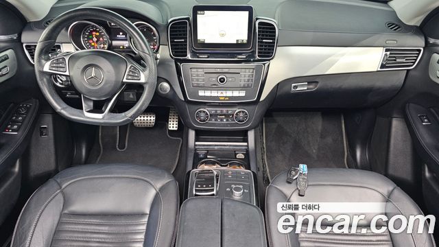 Mercedes-Benz GLE-Class — interior