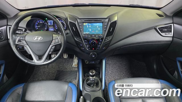 Hyundai Veloster — interior