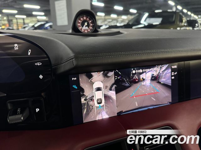 Porsche Taycan — interior