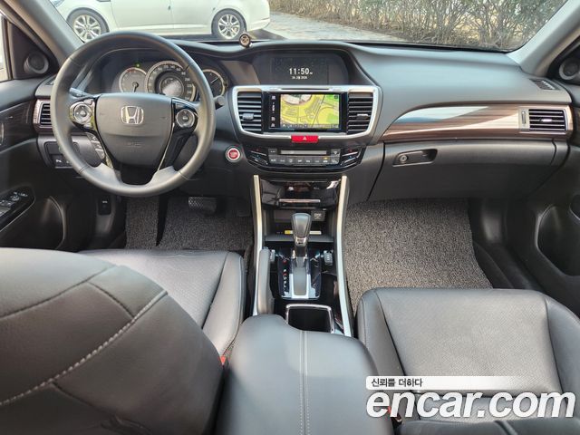 Honda Accord — interior