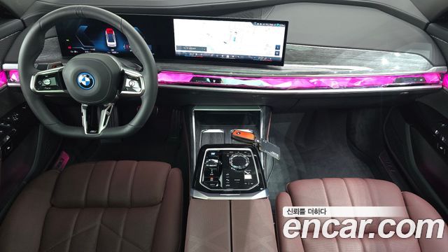 BMW i7 — interior
