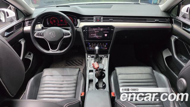 Volkswagen Passat — interior