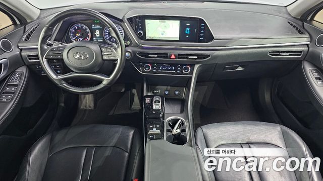 Hyundai Sonata — interior