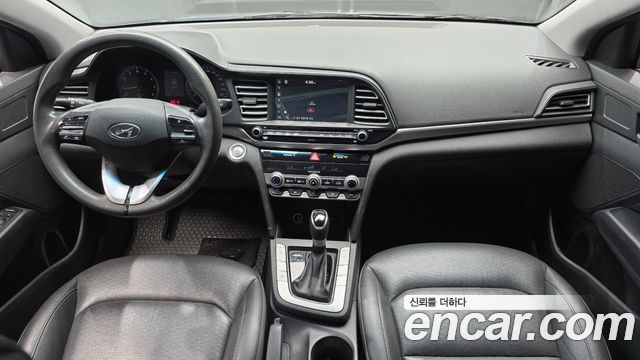 Hyundai Avante — interior
