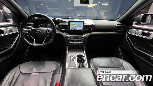 Ford Explorer — interior