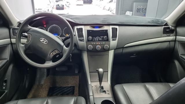 Hyundai Sonata — interior