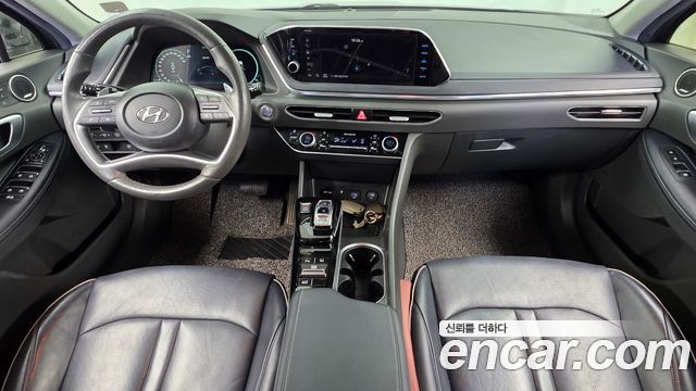 Hyundai Sonata — interior