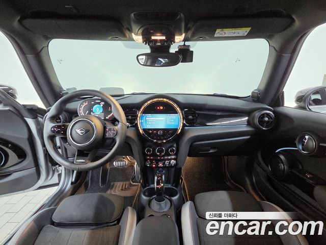 MINI Cooper — interior