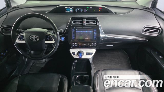 Toyota Prius — interior