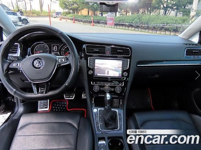 Volkswagen Golf — interior