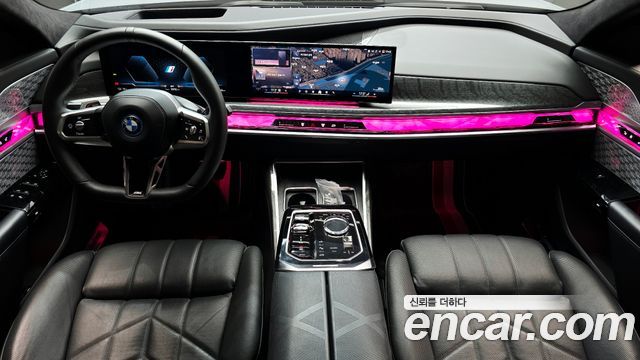 BMW i7 — interior