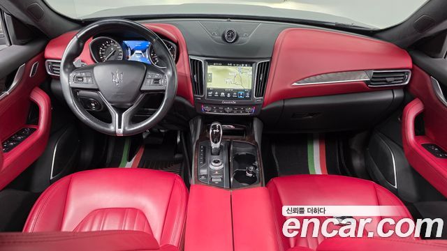 Maserati Levante — interior