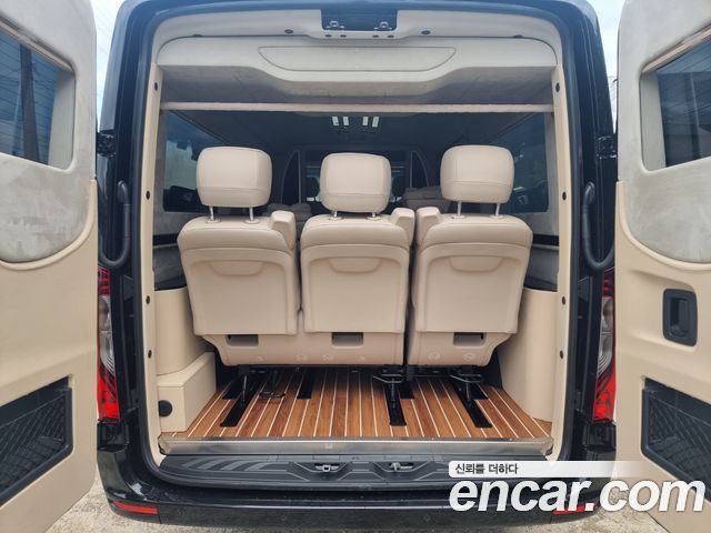Mercedes-Benz Sprinter — interior