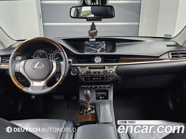 Lexus ES — interior