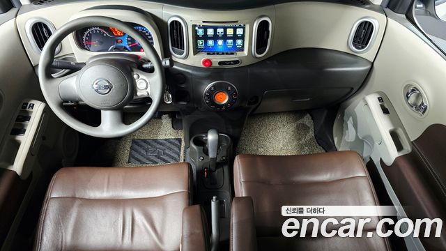 Nissan Cube — interior