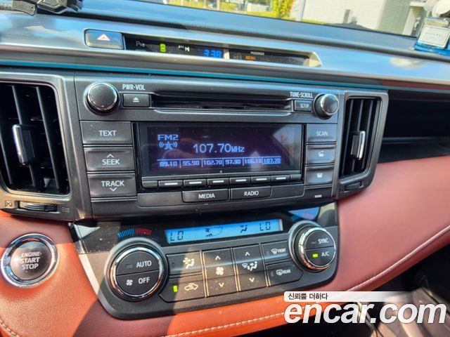 Toyota RAV4 — interior