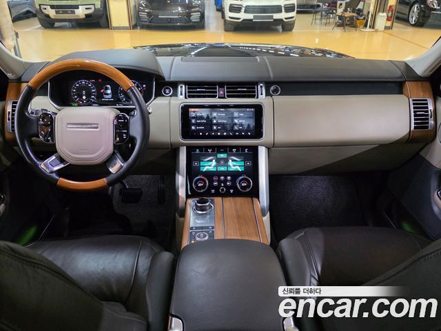 Land Rover Range Rover — interior