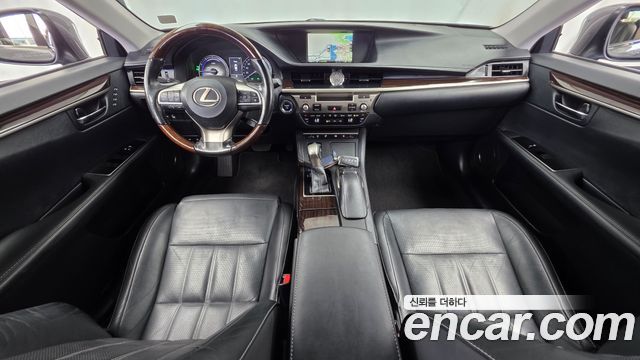 Lexus ES — interior