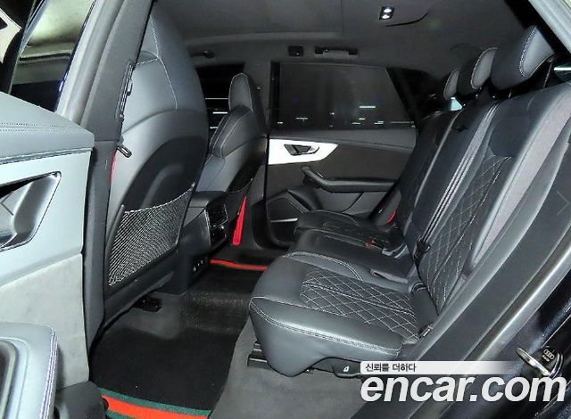 Audi Q8 — interior