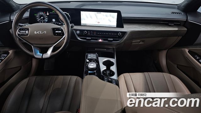 Kia K8 — interior