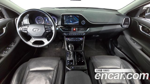Hyundai Grandeur — interior