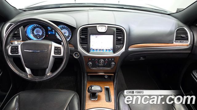 Chrysler 300C — interior