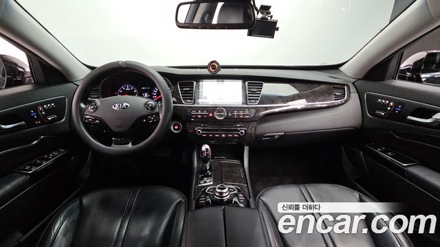 Kia K9 — interior